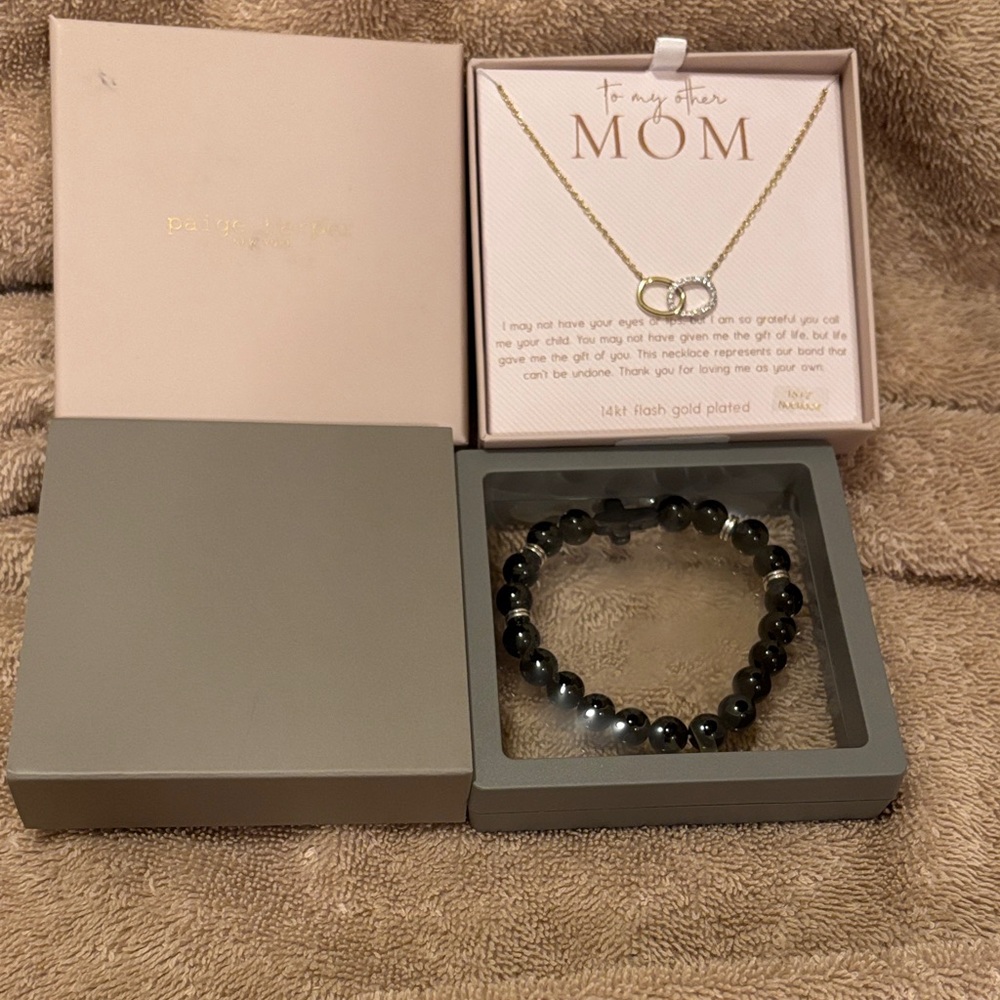 Elegant Black Beaded Bracelet and Gold tone MOM necklace (17”)